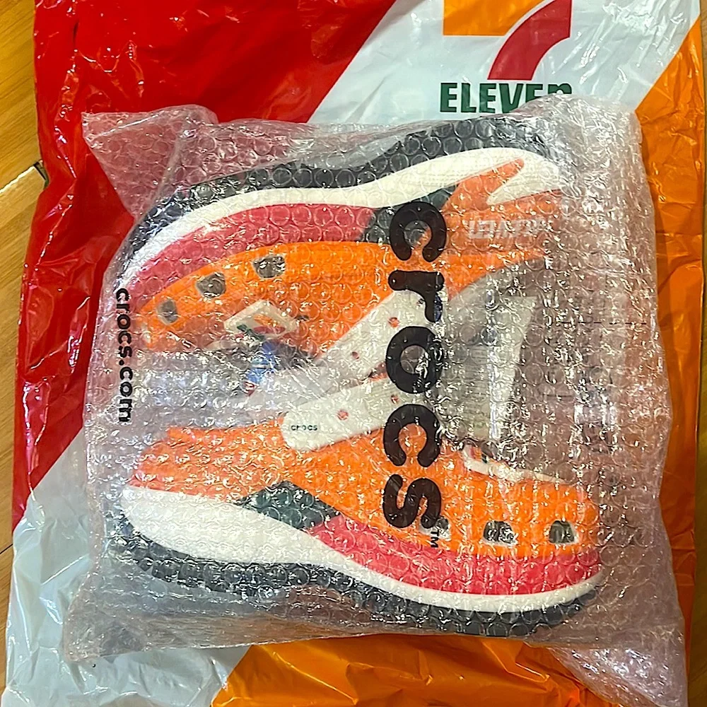 7-ELEVEN X CROCS MEGA CRUSH CLOG NWT - Picture 7 of 8